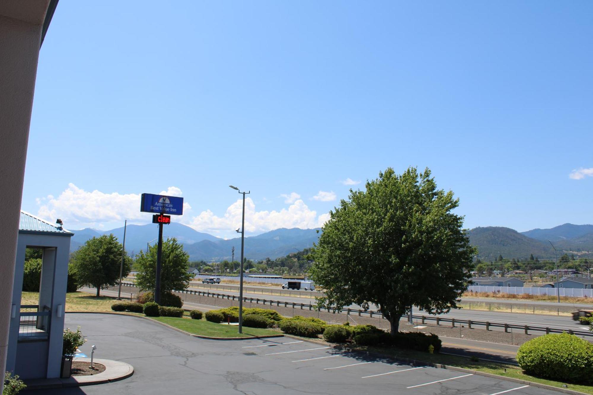 Americas Best Value Inn - Phoenix / Ashland Bagian luar foto