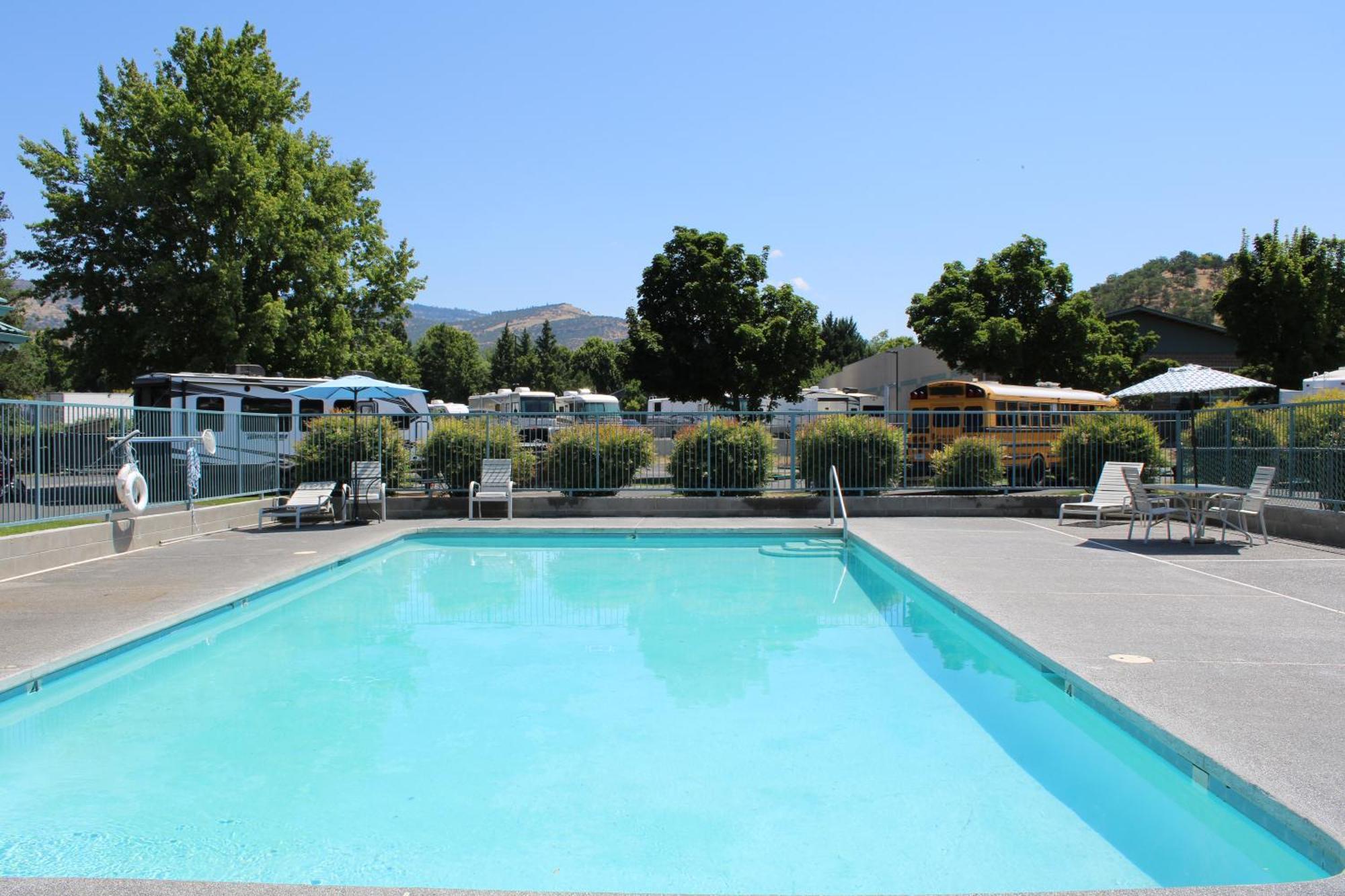 Americas Best Value Inn - Phoenix / Ashland Bagian luar foto